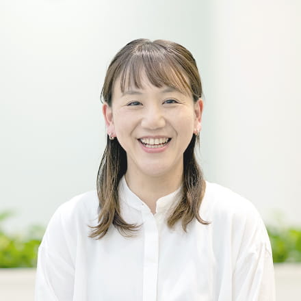 2011年入社 靴下事業部 DBグループ マネジャー H.F